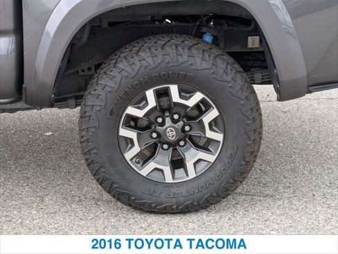 Used 2016 Toyota Tacoma TRD Off-Road image 11