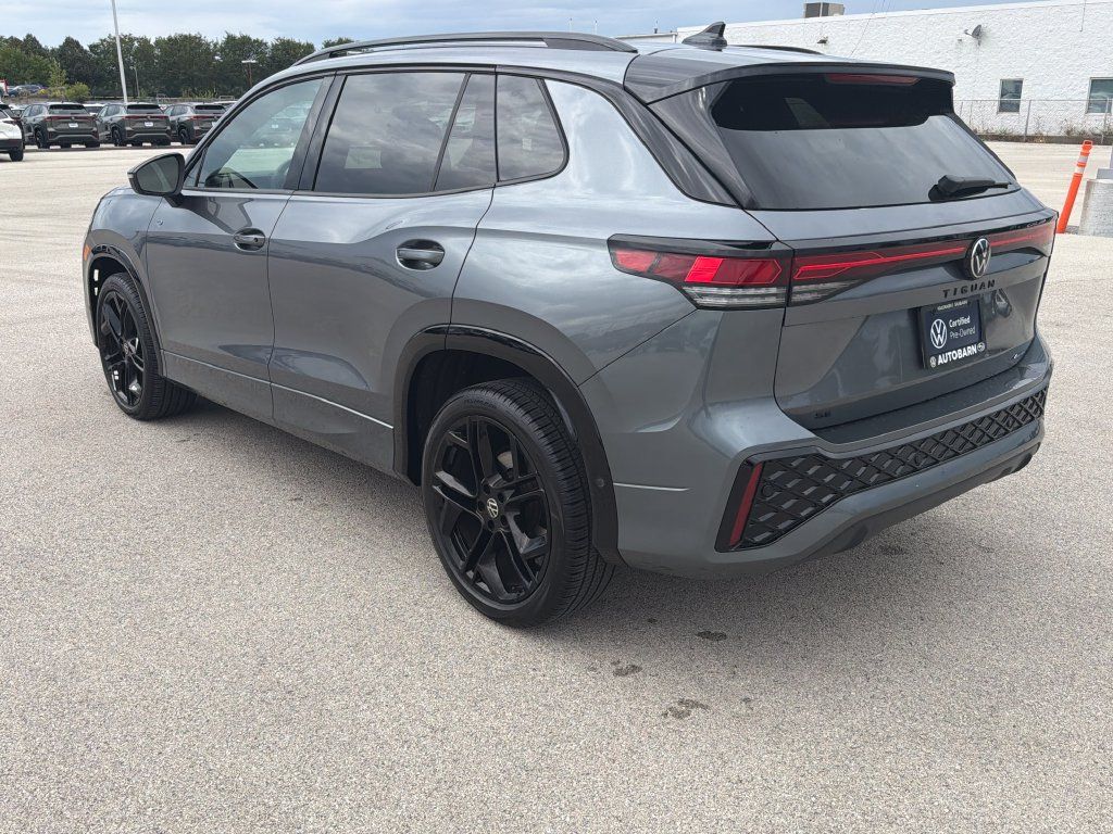 Certified 2026 Volkswagen Tiguan SE R-Line AWD/4WD image 4