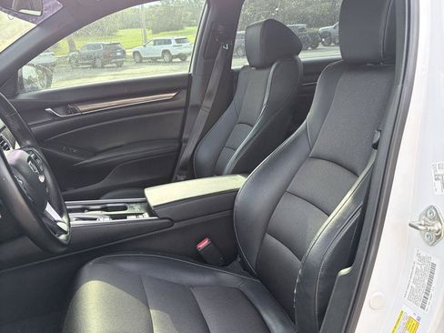 Used 2018 Honda Accord Sport image 8