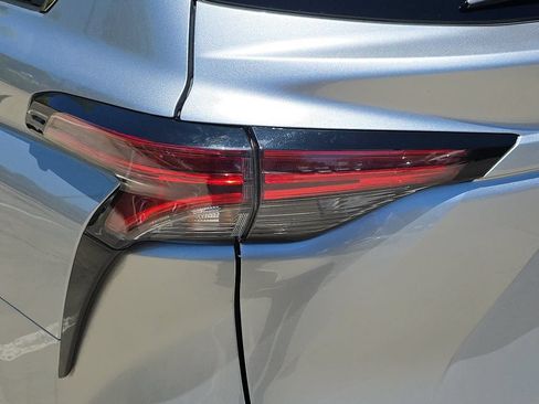 Used 2021 Toyota Sienna LE FWD image 37