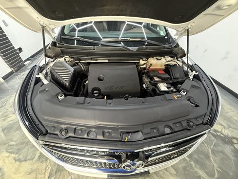 Used 2018 Buick Enclave Avenir w/ Avenir Technology Package AWD/4WD image 32