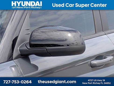 Certified 2025 Hyundai Venue Limited FWD image 11