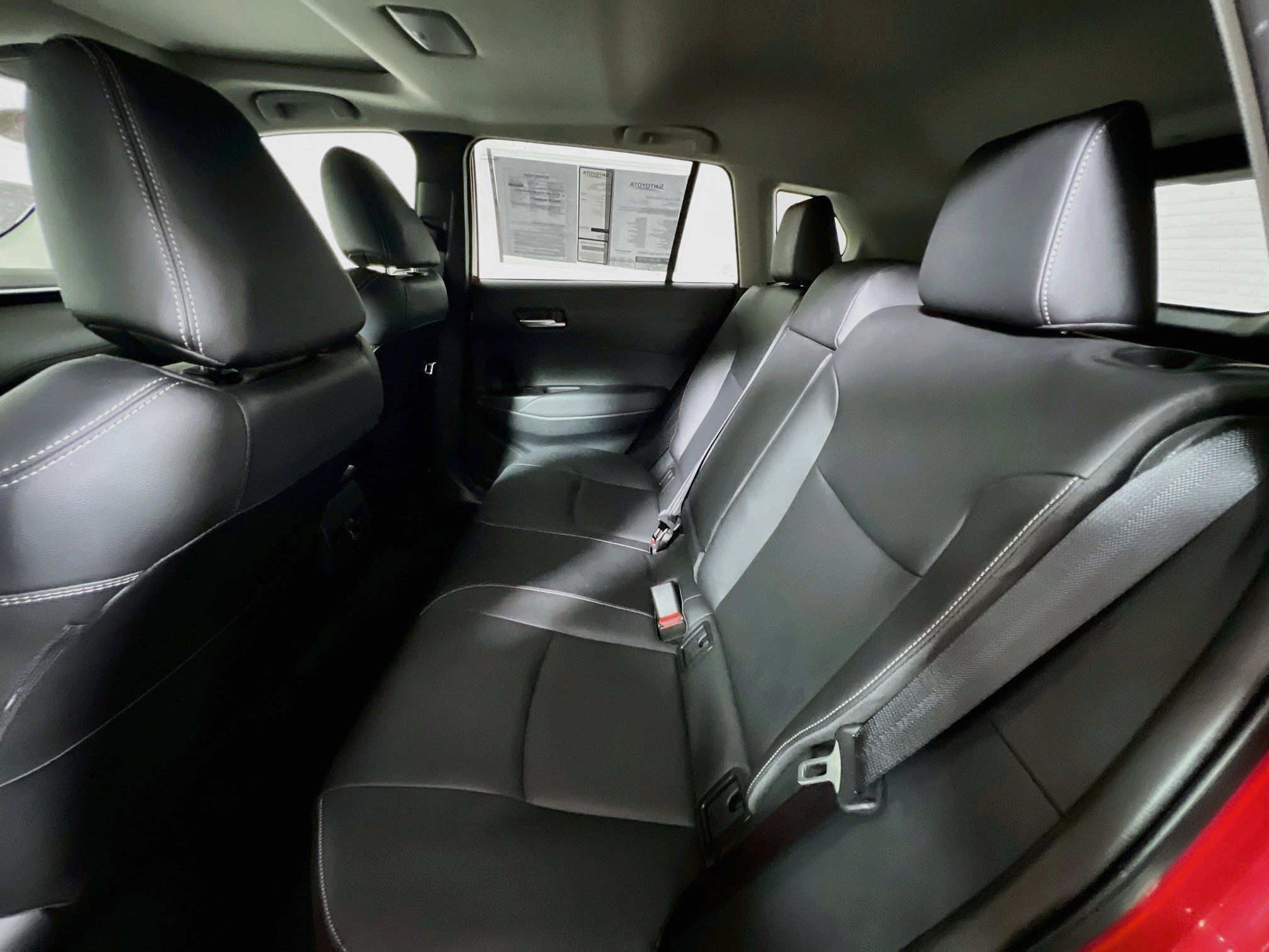 Used 2022 Toyota Corolla Cross XLE w/ Convenience Package FWD image 27