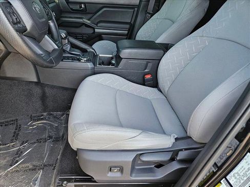 Used 2025 Toyota Tacoma SR5 AWD/4WD image 17