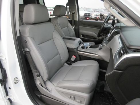 Used 2018 Chevrolet Suburban LT RWD image 24