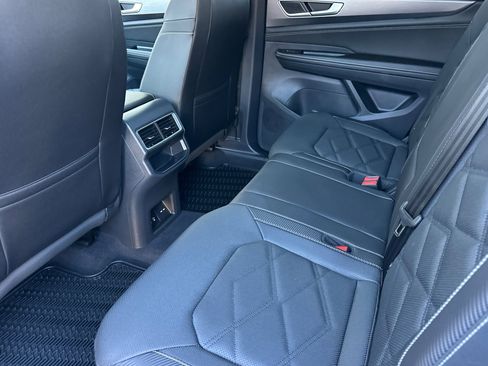 New 2026 Volkswagen Atlas Cross Sport SE image 10