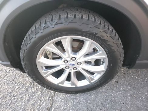 Used 2020 Ford Explorer Limited w/ Class III Trailer Tow Package image 12