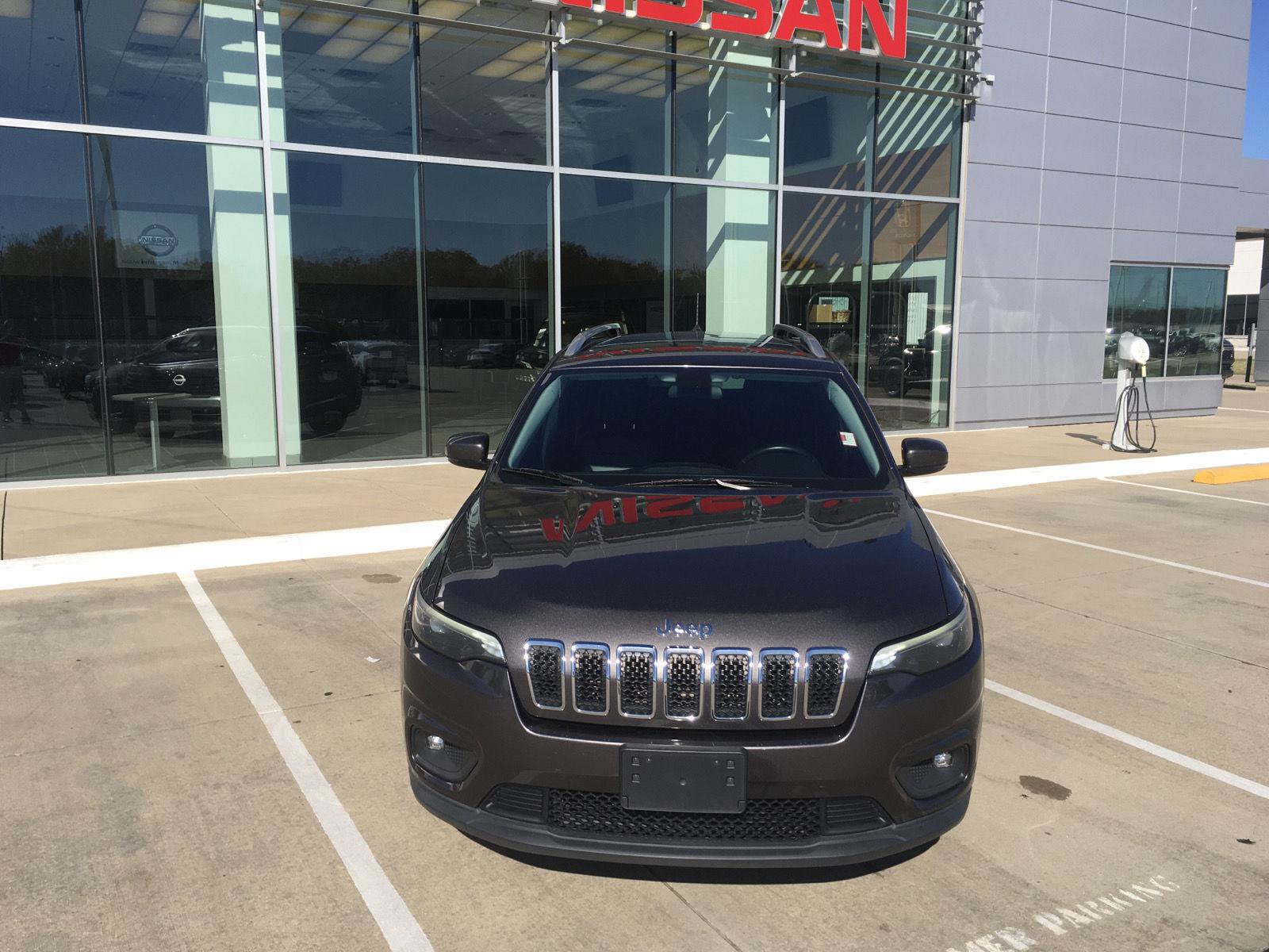 Used 2019 Jeep Cherokee Latitude Plus FWD image 3