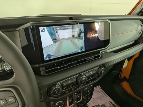 New 2025 Jeep Gladiator Rubicon w/ Convenience Group image 23