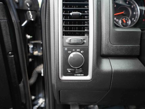 Used 2021 RAM 1500 4x4 Crew Cab Classic w/ Chrome Appearance Group image 11