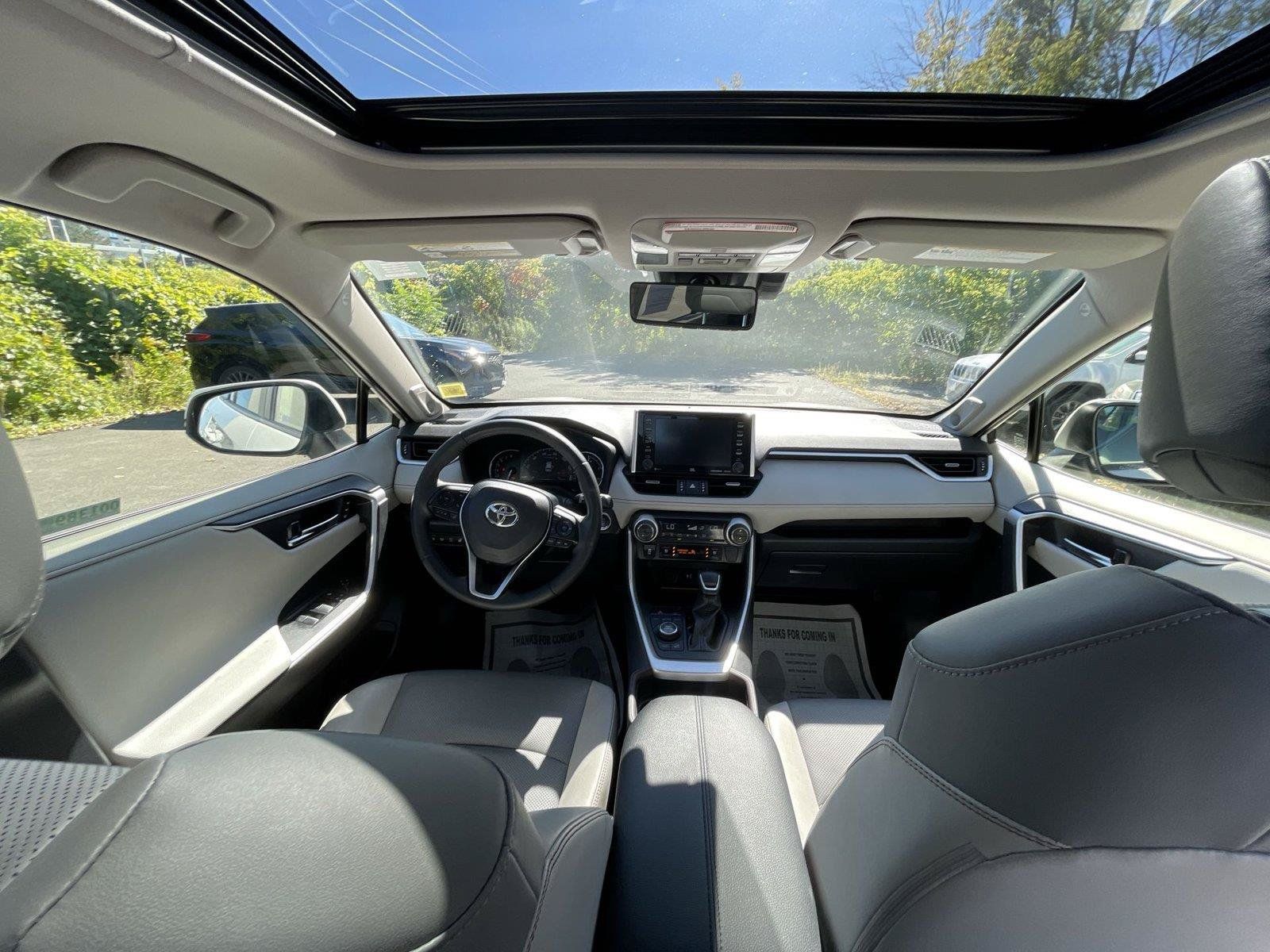 Used 2019 Toyota RAV4 Limited w/ Advanced Technology Package AWD/4WD image 28