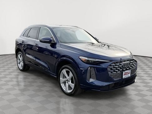 Used 2025 Audi Q5 Premium Plus w/ Premium Plus image 3