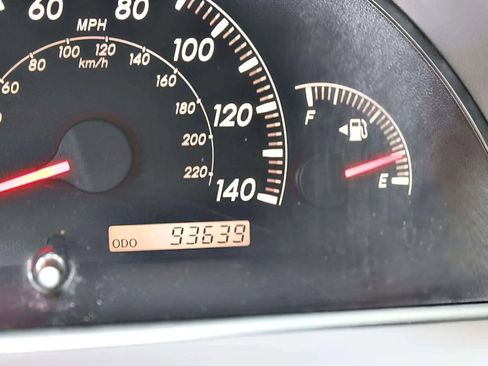 Used 2005 Toyota Camry LE image 16