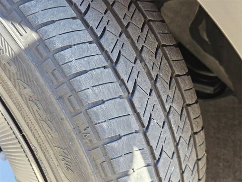 Used 2025 Toyota Prius LE image 27