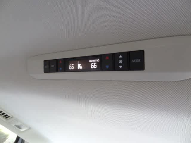 Used 2024 Toyota Sienna XLE FWD image 17