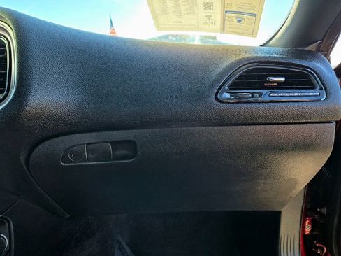 Used 2017 Dodge Challenger SXT image 42