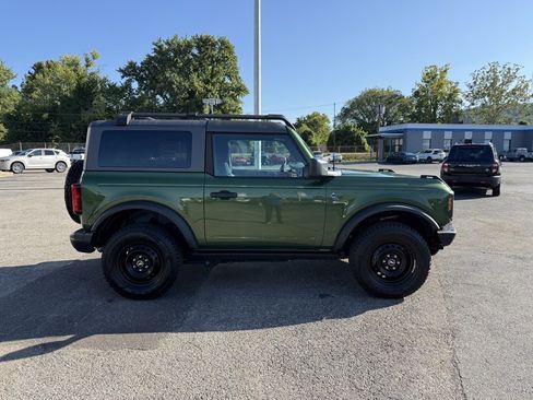 Used 2022 Ford Bronco Black Diamond image 10