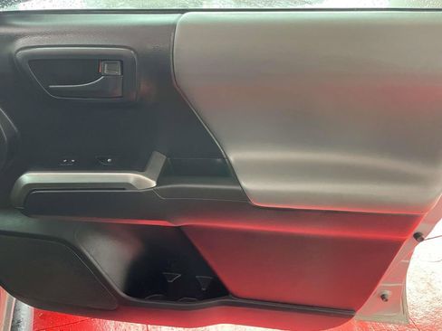 Used 2020 Toyota Tacoma SR5 image 44
