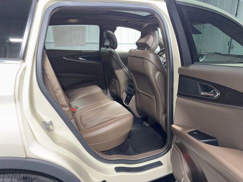 Used 2016 Lincoln MKX Reserve w/ Technology Package FWD image 12