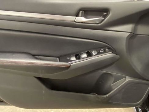 Used 2024 Nissan Altima 2.5 SR image 12
