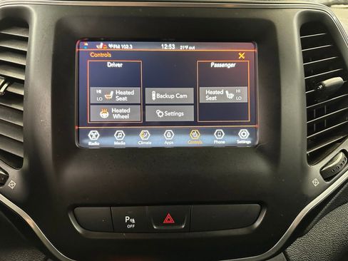 Used 2020 Jeep Cherokee Latitude Plus w/ Cold Weather Group image 11