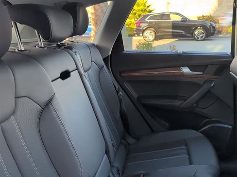 Used 2023 Audi Q5 e Premium Plus w/ Premium Plus Package image 15