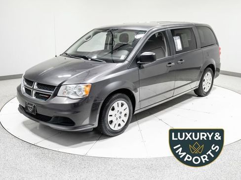 Used 2020 Dodge Grand Caravan SE w/ UConnect Hands-Free Group FWD image 1