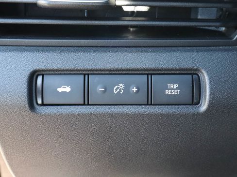 Used 2024 Nissan Altima 2.5 SV FWD image 15
