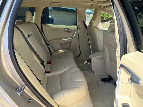 Used 2015 Volvo XC60 T6 w/ Proximity Package AWD/4WD image 17