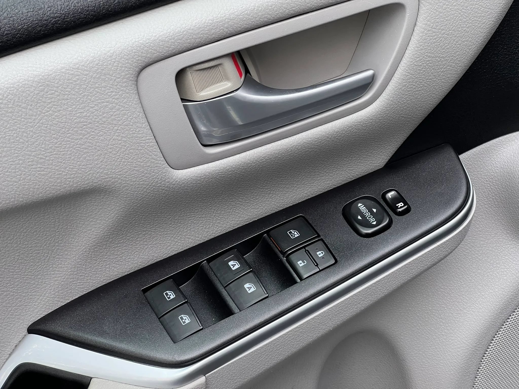 Used 2015 Toyota Camry SE FWD image 31