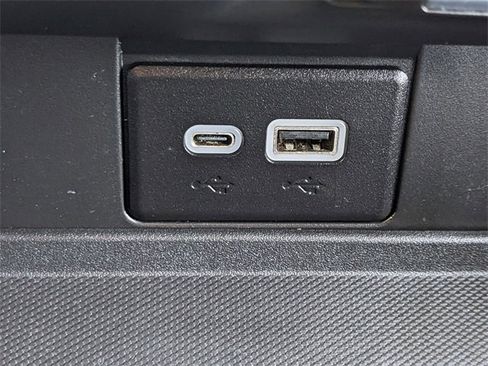 Used 2023 Chevrolet Suburban LT image 27