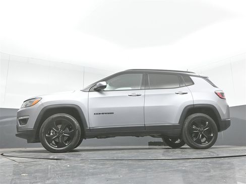 Used 2018 Jeep Compass Latitude w/ Popular Equipment Group image 36
