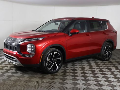 Used 2024 Mitsubishi Outlander SE image 9