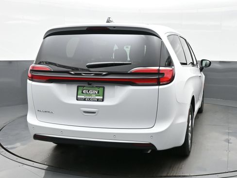 New 2027 Chrysler Pacifica Select FWD image 5