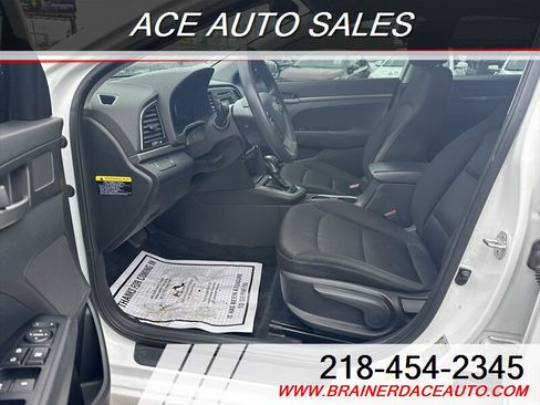 Used 2018 Hyundai Elantra SE image 11
