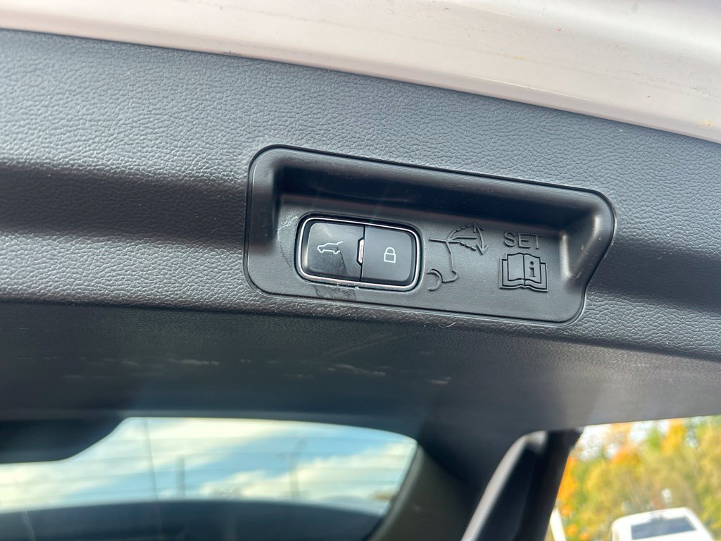 Used 2023 Ford Explorer XLT w/ Equipment Group 202A AWD/4WD image 9