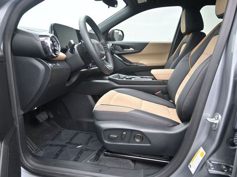 Used 2026 Chevrolet Equinox ACTIV FWD image 12