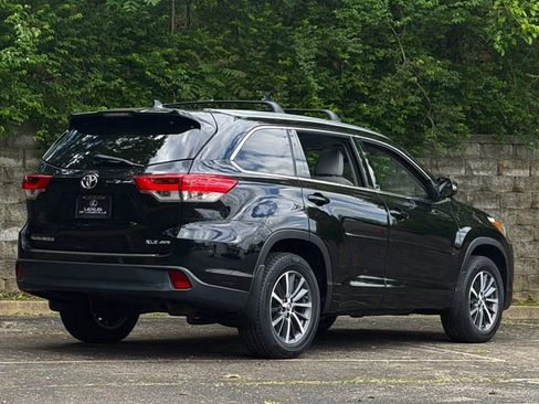 Used 2017 Toyota Highlander XLE AWD/4WD image 5