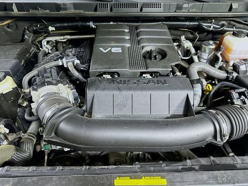 Used 2023 Nissan Frontier SV w/ Midnight Edition Package RWD image 9