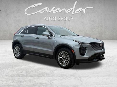 Used 2025 Cadillac XT4 Premium Luxury FWD image 2