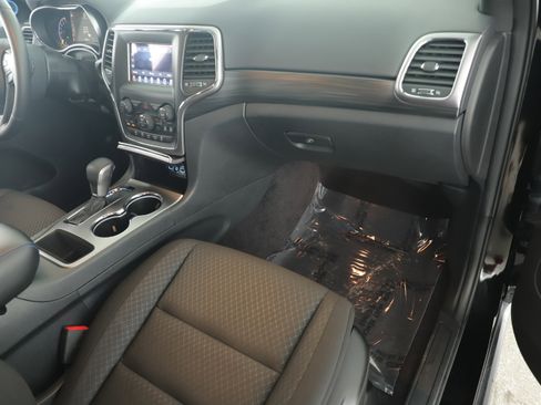 Used 2019 Jeep Grand Cherokee Laredo image 21