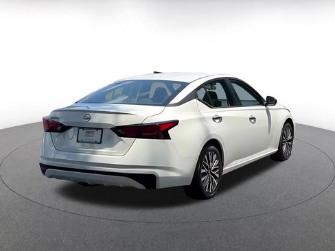 Used 2025 Nissan Altima 2.5 SV FWD image 14