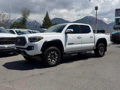Used 2020 Toyota Tacoma TRD Off-Road w/ Technology Package AWD/4WD image 14