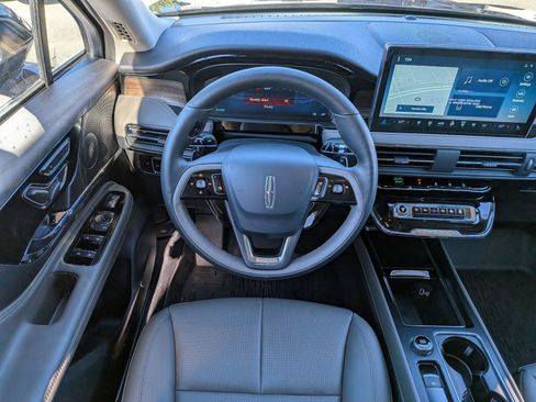 New 2026 Lincoln Corsair Reserve image 18