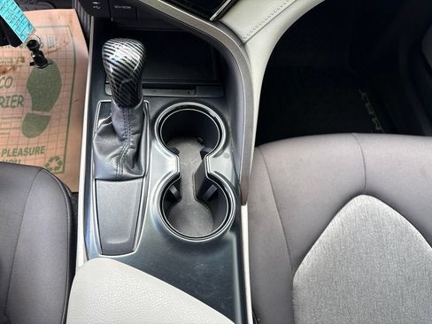 Used 2018 Toyota Camry LE FWD image 26
