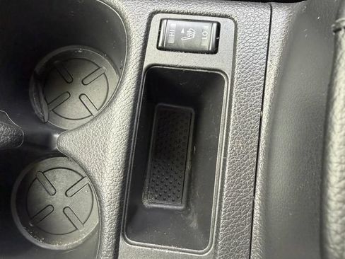 Used 2018 Nissan Rogue SL FWD image 28