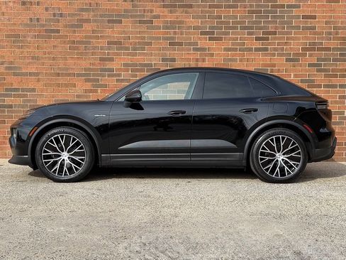 New 2026 Porsche Macan 4 Electric image 2