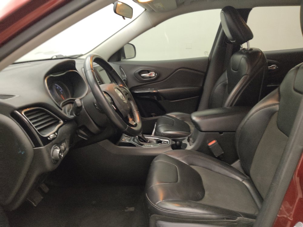 Used 2019 Jeep Cherokee Latitude Plus FWD image 17
