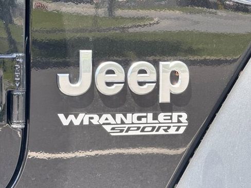 Used 2018 Jeep Wrangler Sport AWD/4WD image 13
