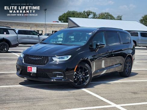 Used 2026 Chrysler Pacifica Select w/ S Appearance Package FWD image 1